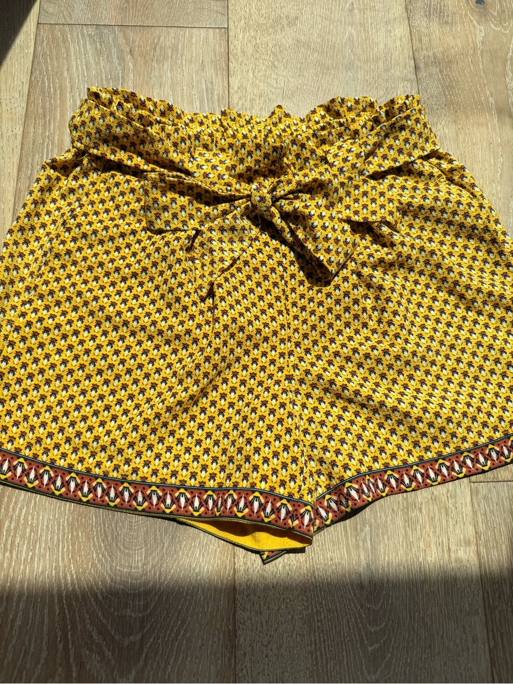 Max Studio Yellow Printed Tie-Waist Women's Shorts